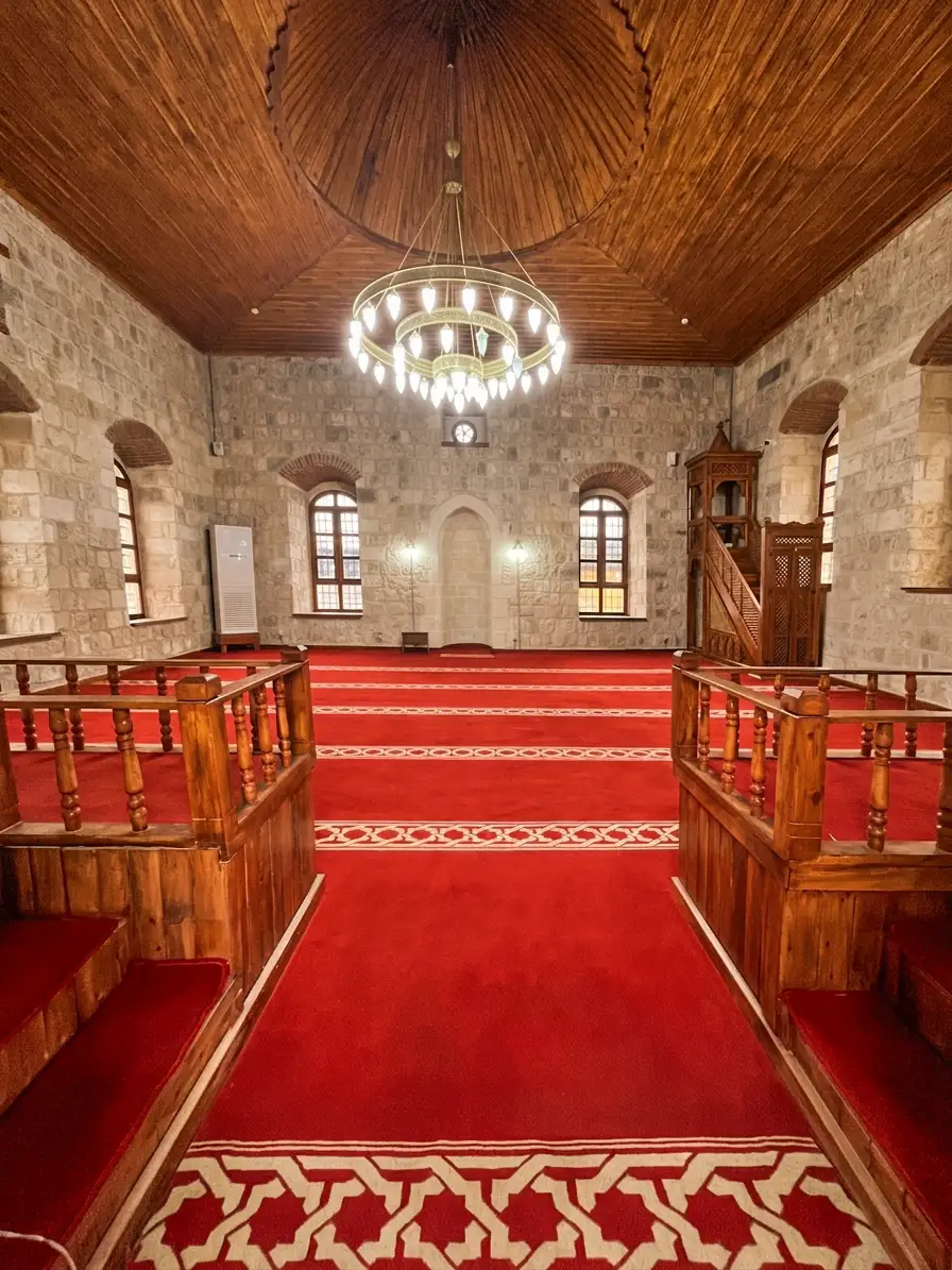Tarihin İzi, Yünün Sıcaklığı: Kahramanmaraş Nuh Camii Halı Uygulaması